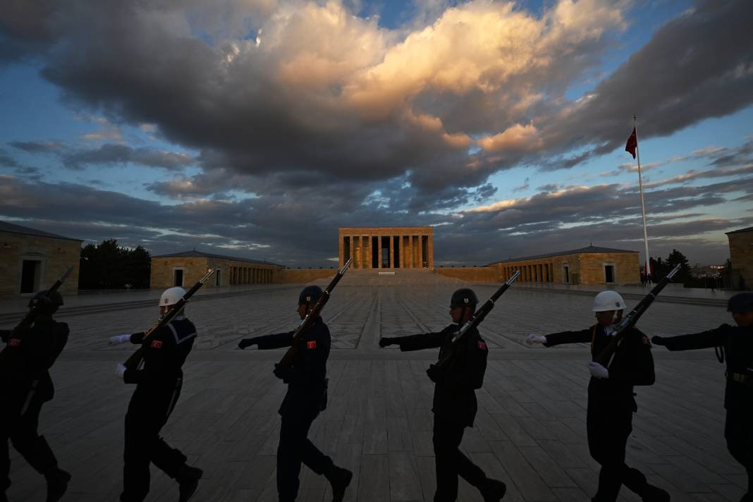 Türk bayrağının gönderden hiç inmediği yer - Resim: 26